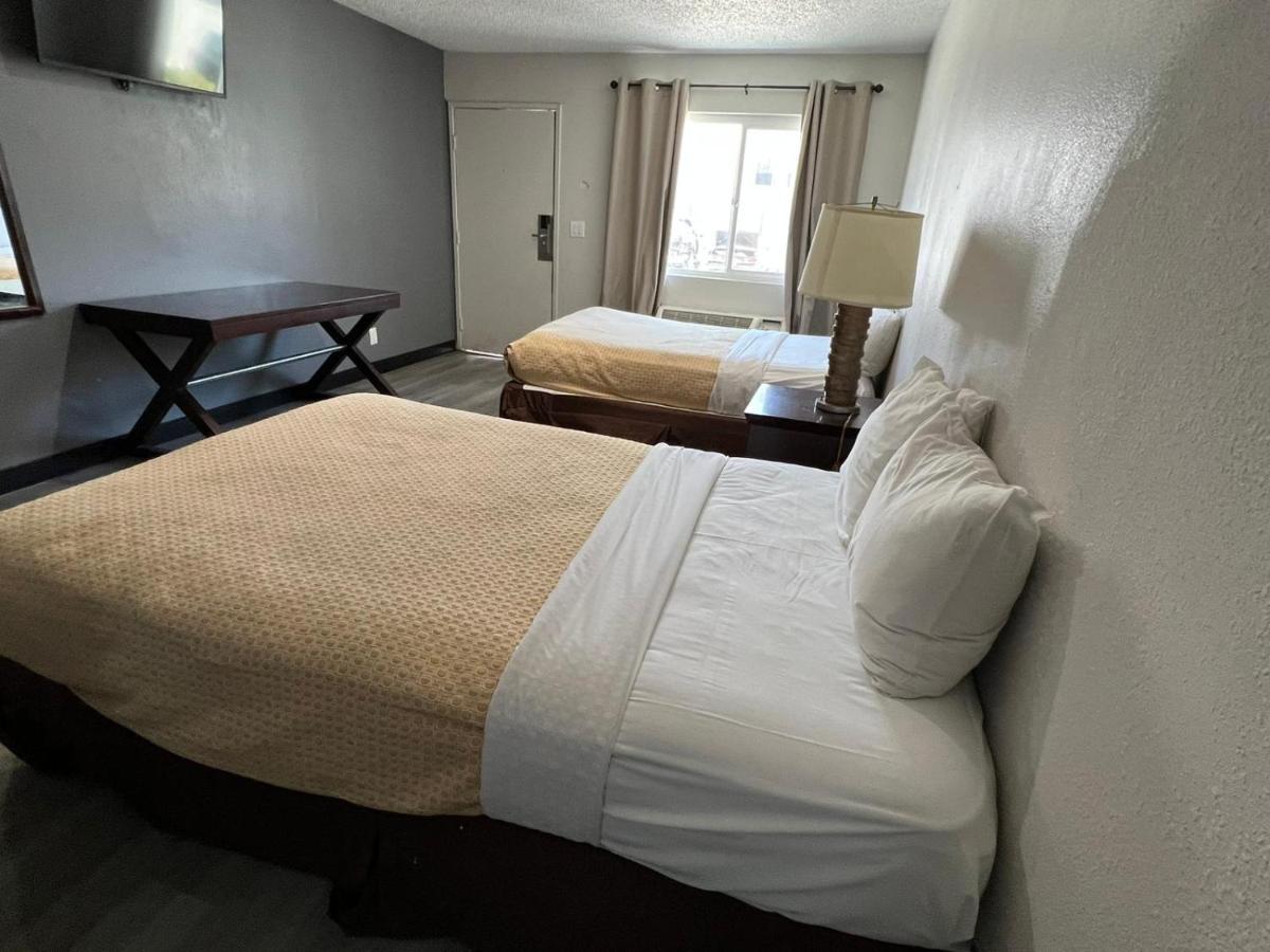 Goldstar Motel *
