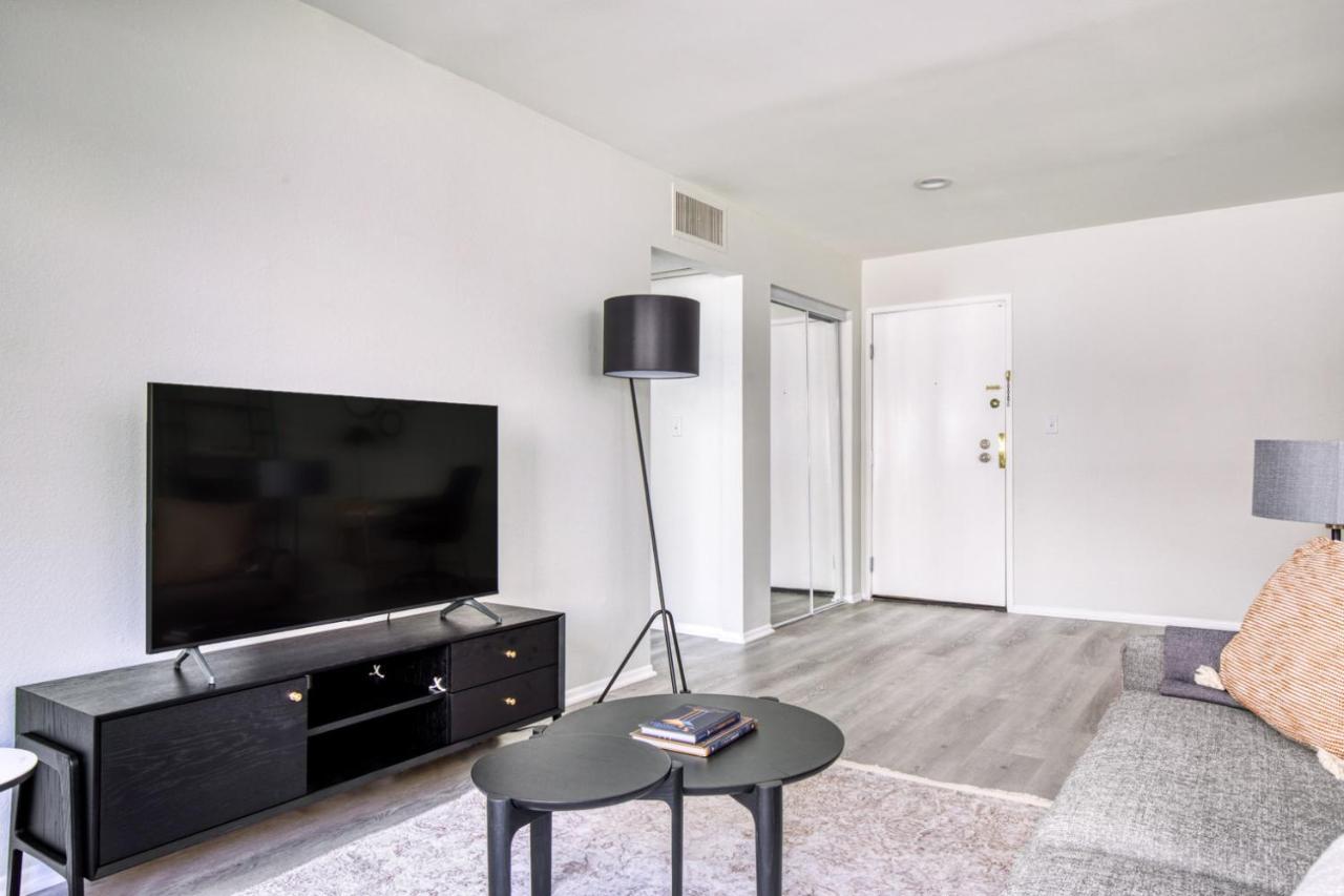 Fairfax 1br W Pool Nr Wf Tj Melrose Shopping Lax-492