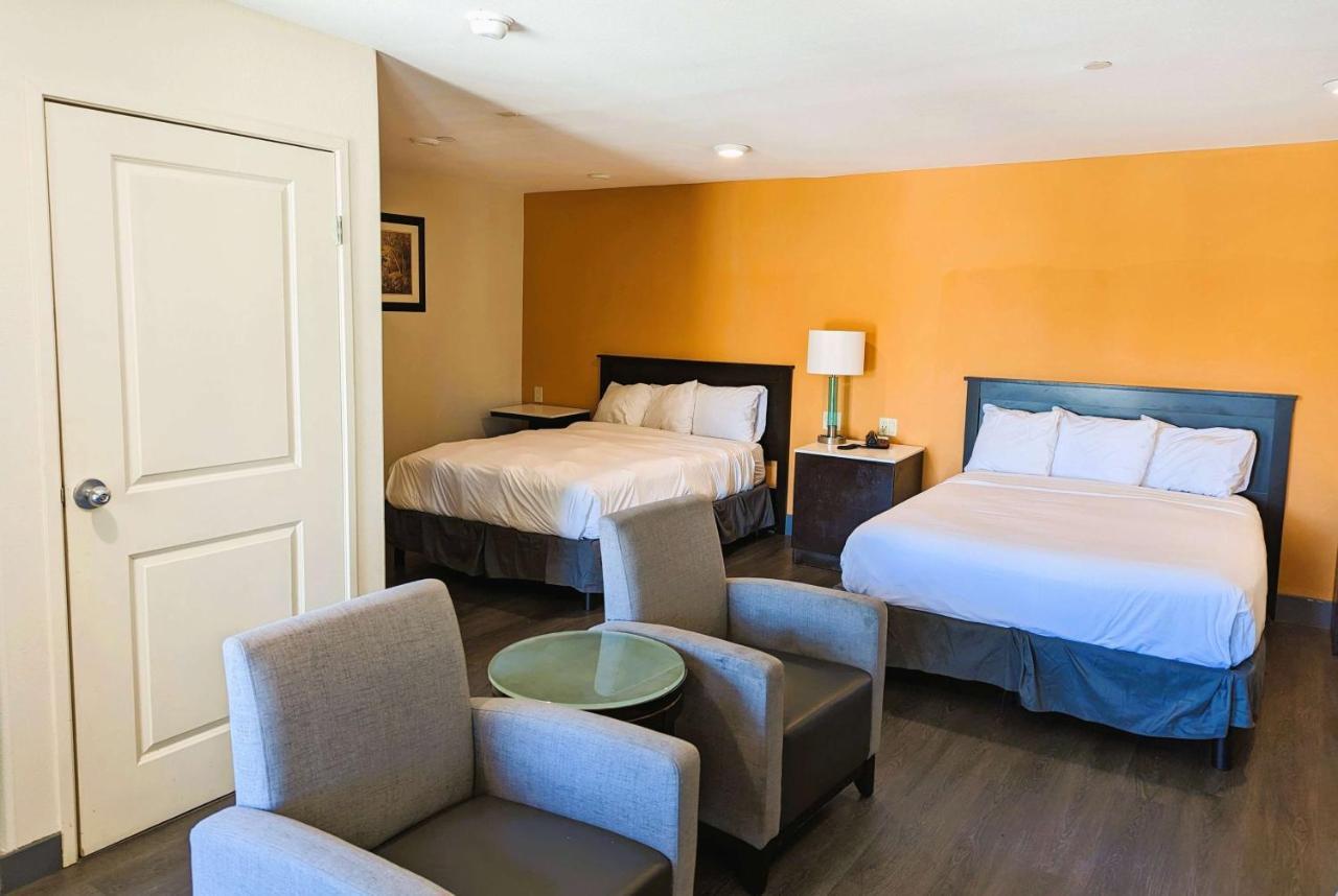 Hotel Ramada By Wyndham Culver City 3*