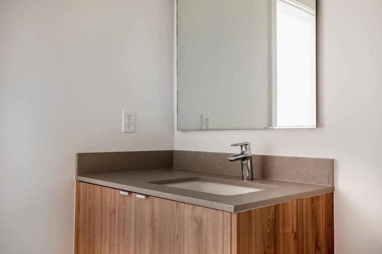 Culver 1br W Pool Gym Wd Nr Bars Lax-934 * Los Angeles