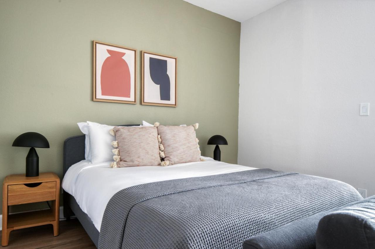 Apartment Hollywood W Pool Gym Nr Melrose Shops Lax-1004