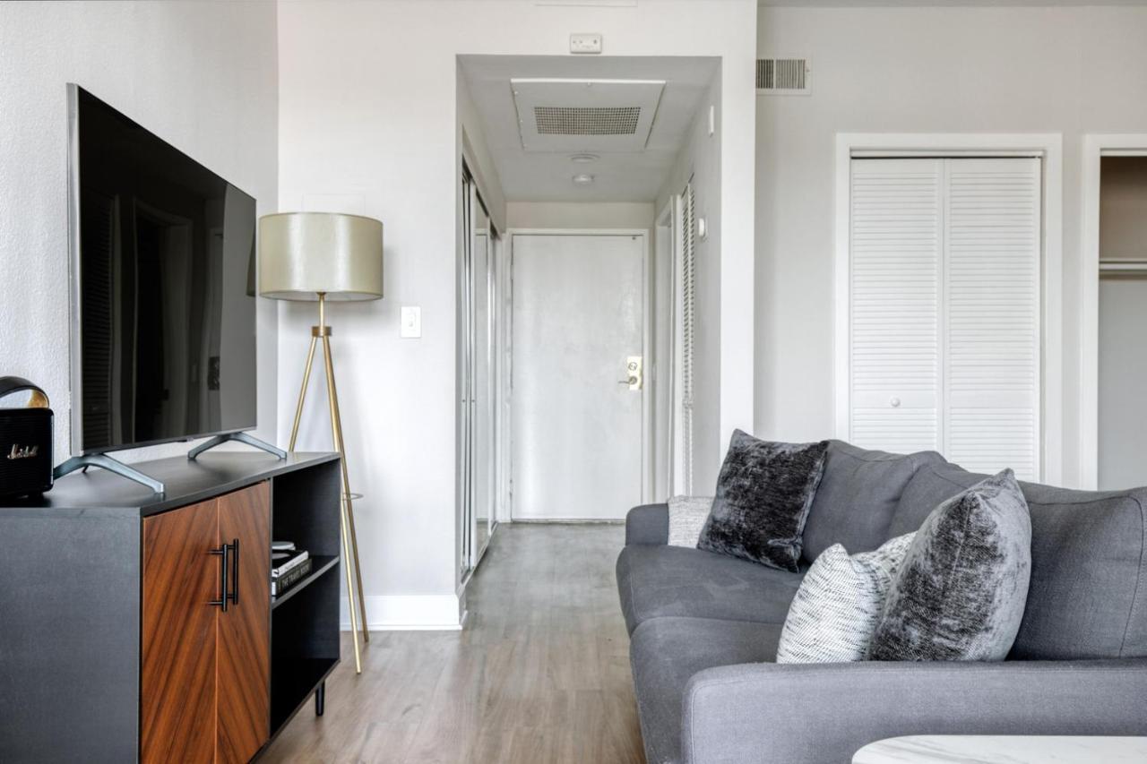 Apartment Hollywood W Pool Gym Nr Melrose Shops Lax-1004 Los Angeles