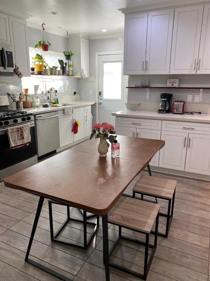 Hollywood View Private With Amenities Homestay Los Angeles