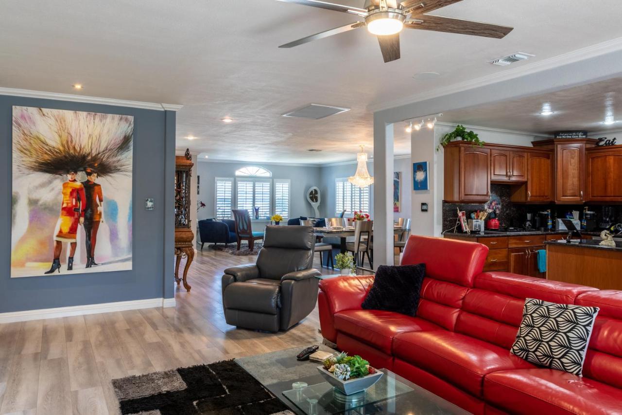 Stunning, Quiet Pvt Luxe Home! King Bed, Jacuzzi, Fire Pit, Bbq! Beautiful! Villa *