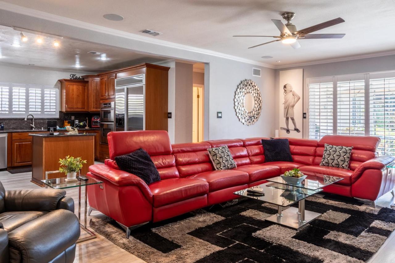 Stunning, Quiet Pvt Luxe Home! King Bed, Jacuzzi, Fire Pit, Bbq! Beautiful! Villa Los Angeles