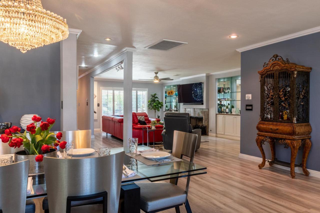 Stunning, Quiet Pvt Luxe Home! King Bed, Jacuzzi, Fire Pit, Bbq! Beautiful! Villa