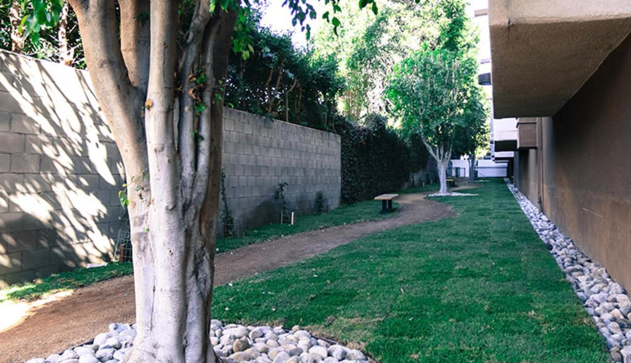 Hollywood 1br W Gym Pool Nr Sunset Lax-55 *