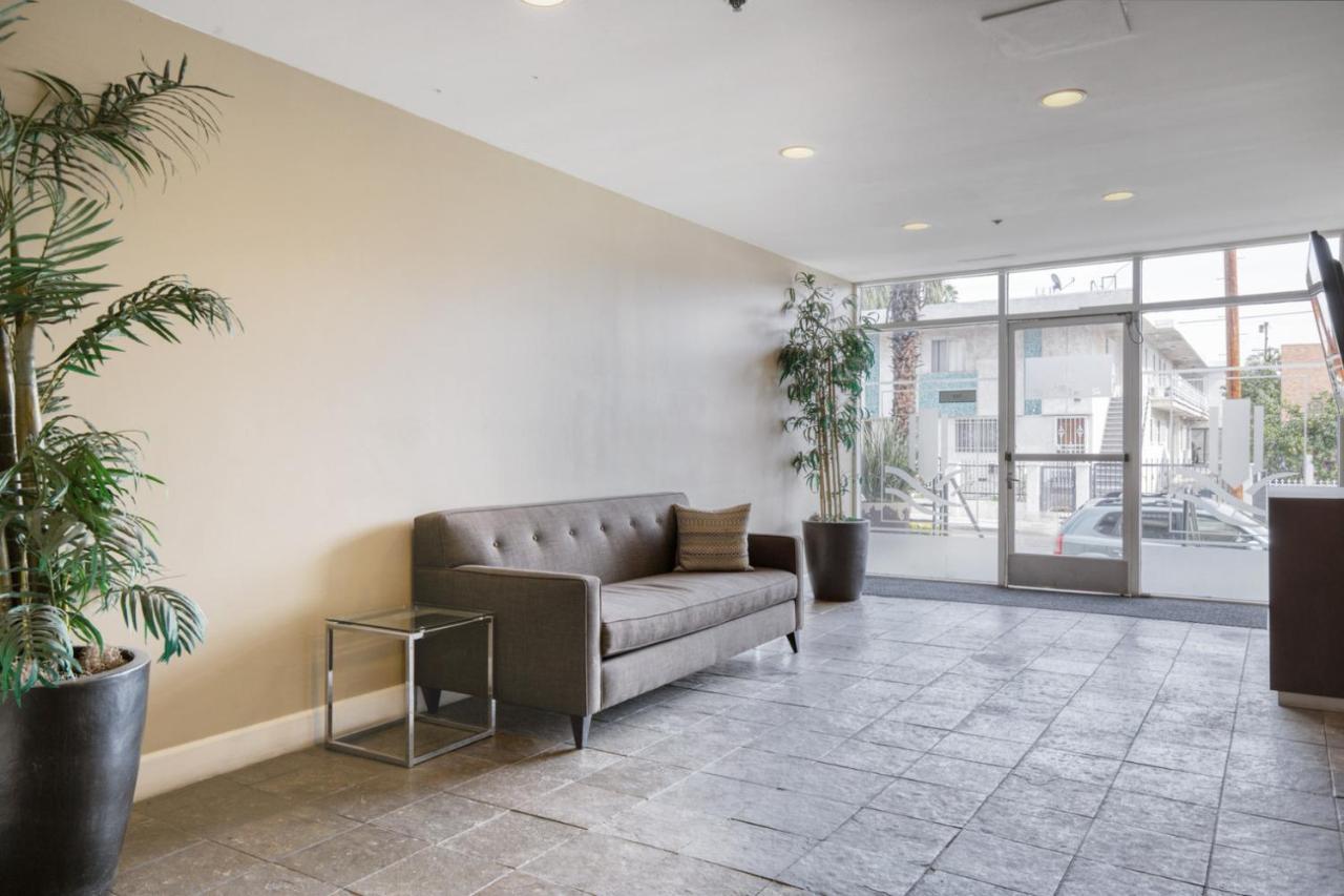 Apartment Hollywood W Pool Gym Nr Melrose Shops Lax-1004