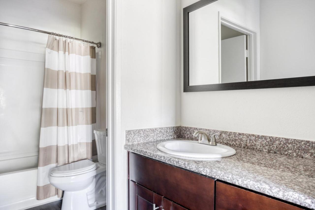 Apartment Hollywood 1br W Gym Pool Nr Sunset Lax-55 Los Angeles