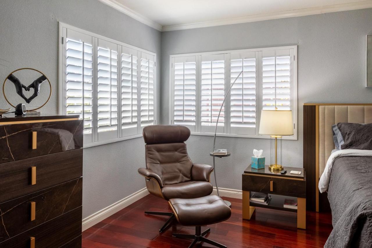 Stunning, Quiet Pvt Luxe Home! King Bed, Jacuzzi, Fire Pit, Bbq! Beautiful! Villa Los Angeles