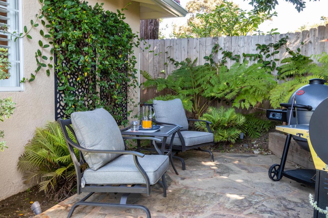 Stunning, Quiet Pvt Luxe Home! King Bed, Jacuzzi, Fire Pit, Bbq! Beautiful!