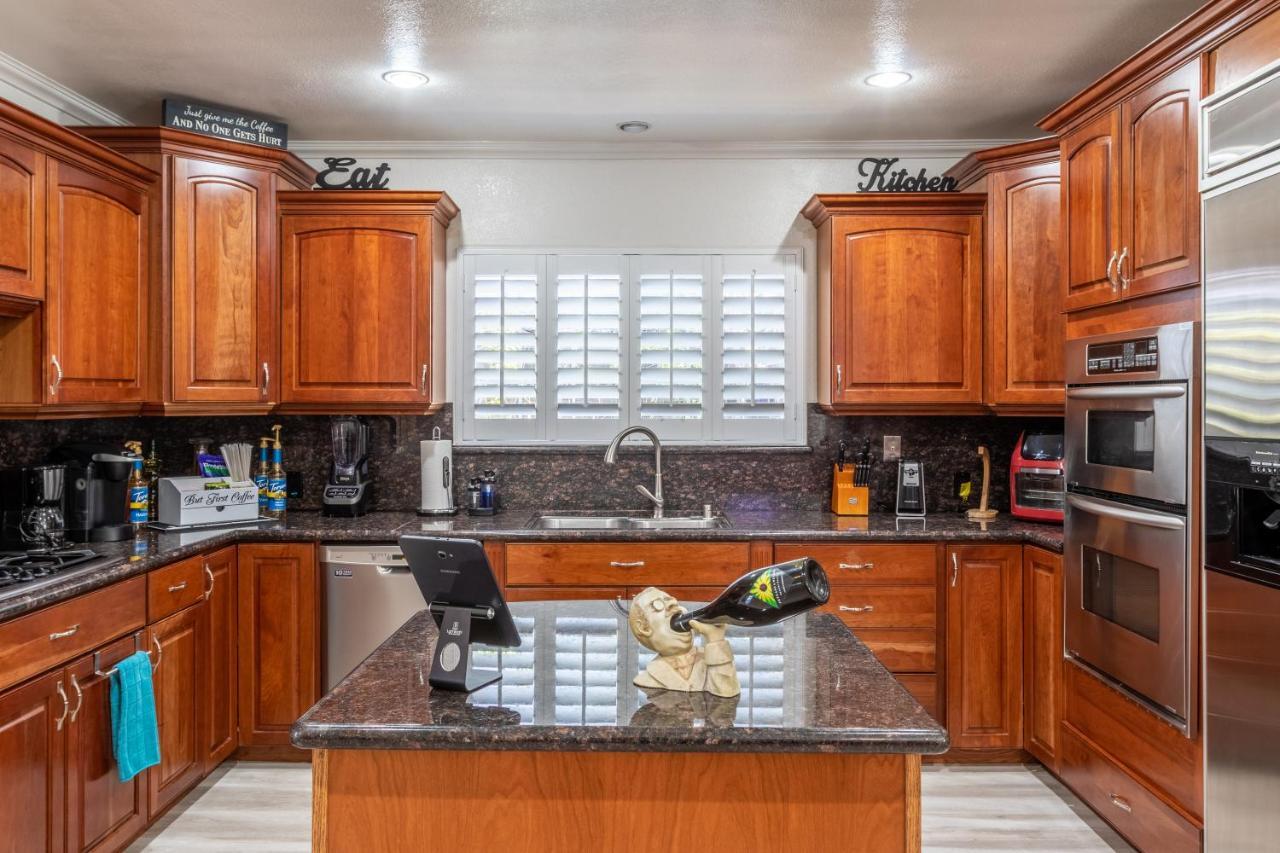 Stunning, Quiet Pvt Luxe Home! King Bed, Jacuzzi, Fire Pit, Bbq! Beautiful! * Los Angeles