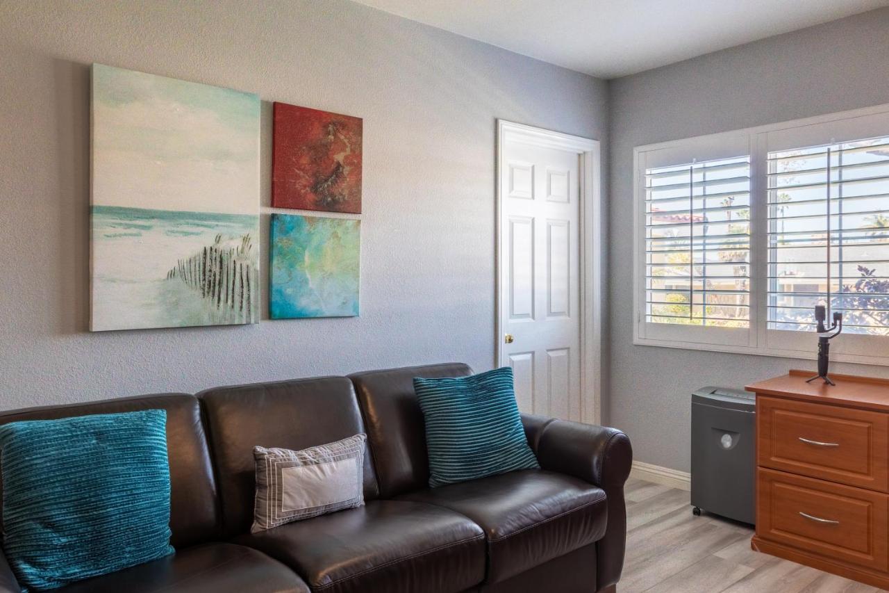 Stunning, Quiet Pvt Luxe Home! King Bed, Jacuzzi, Fire Pit, Bbq! Beautiful!