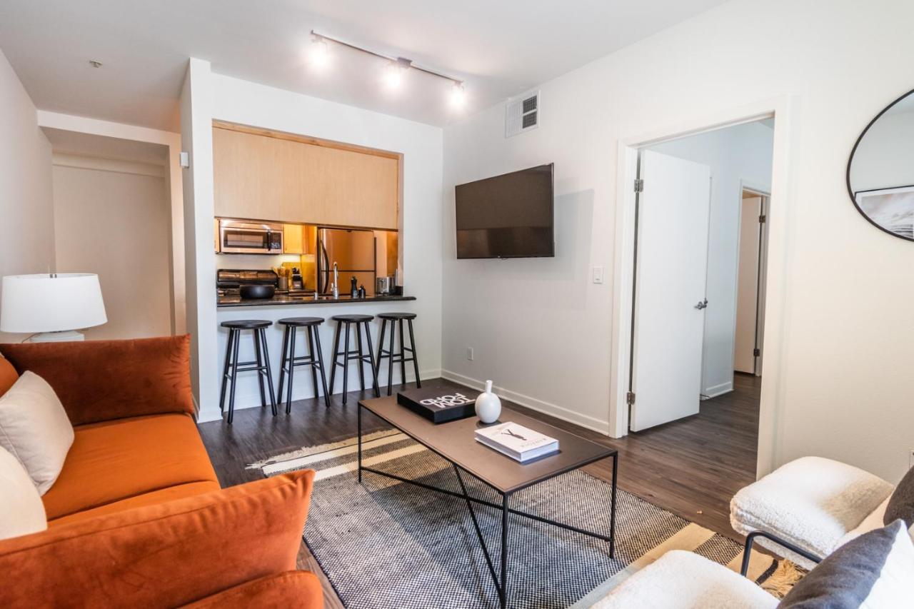 Spacious 2br Near Santa Monica Beach, Walk Everywhere! Apartment