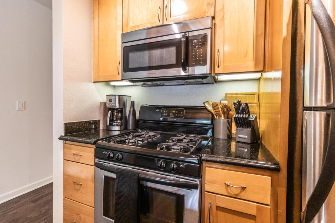 Spacious 2br Near Santa Monica Beach, Walk Everywhere! Apartment