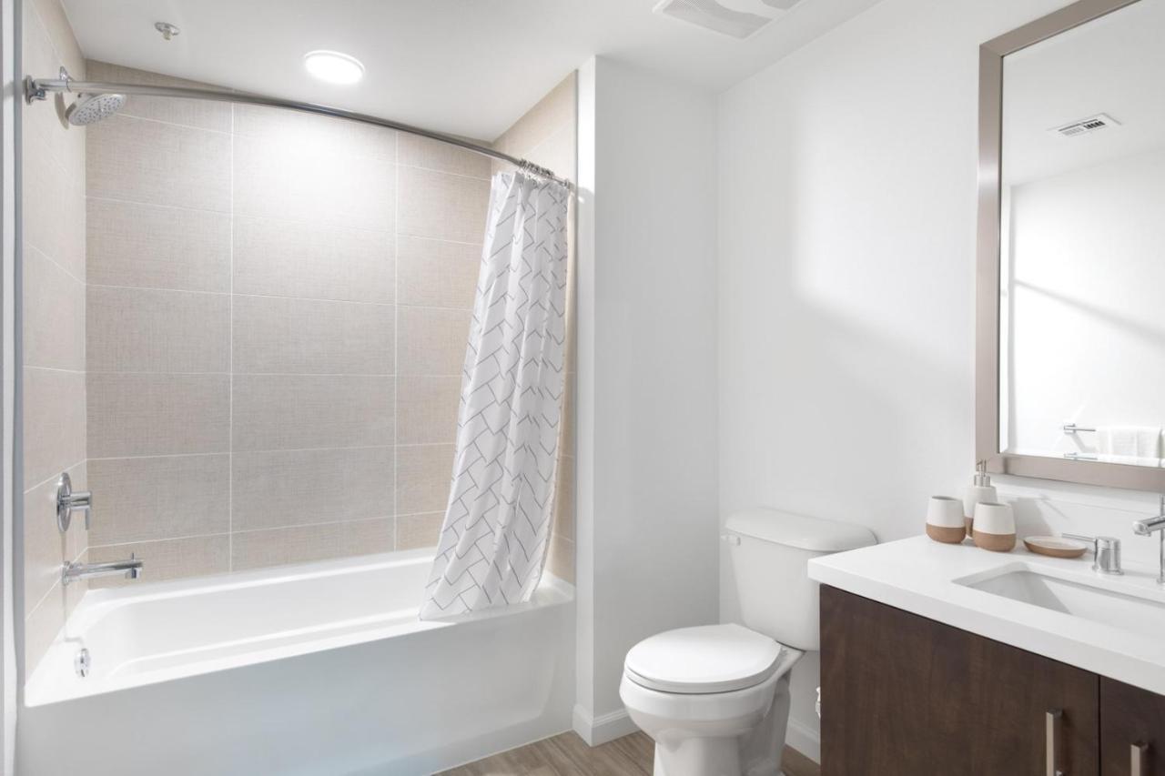 Westchester 1br W Pool Gym Nr Lax Lax-241