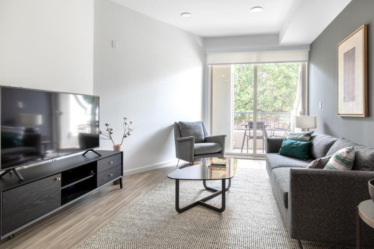 Westchester 1br W Pool Gym Nr Lax Lax-241