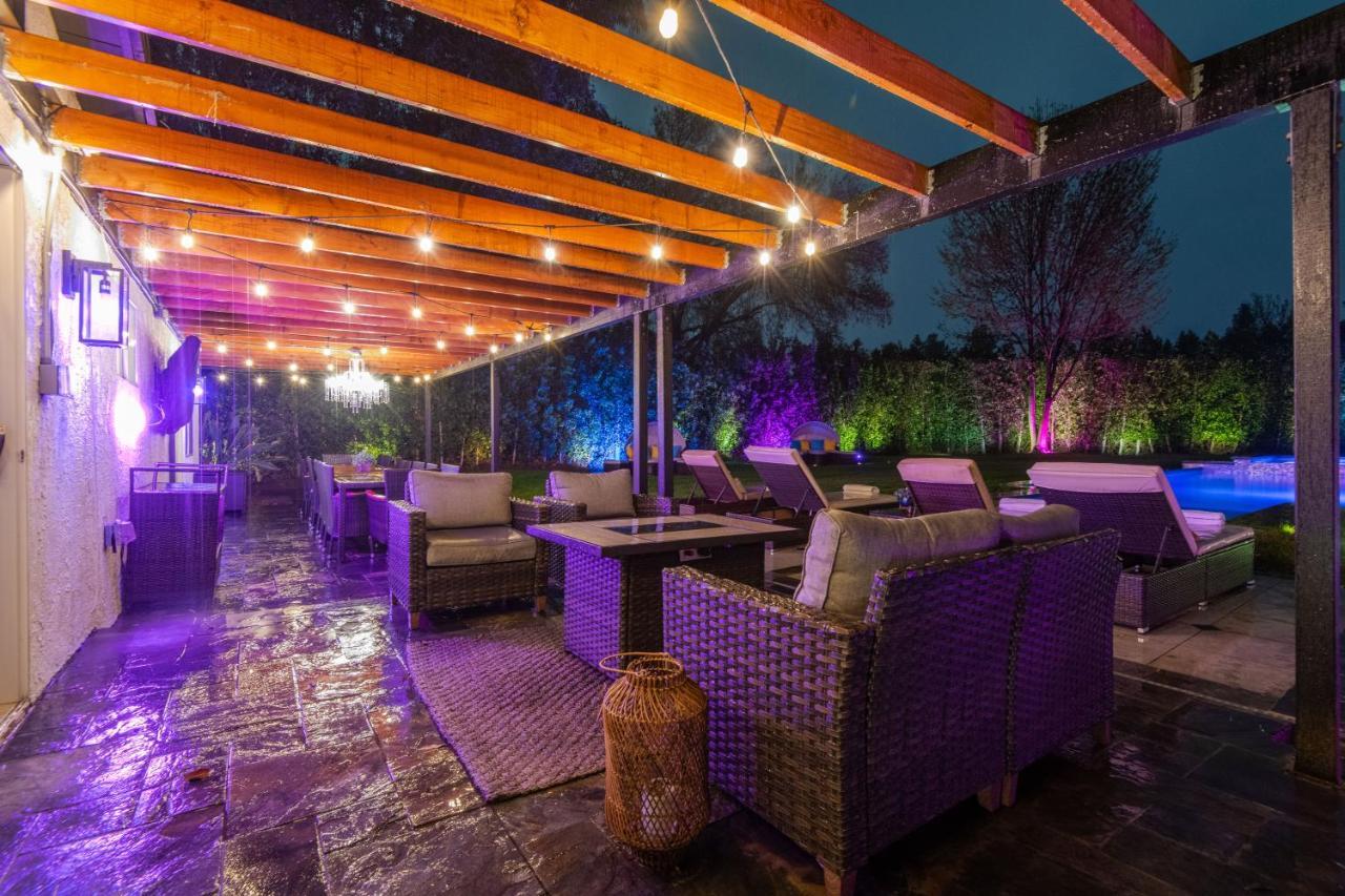 Woodland Hills Paradise Style Holiday home