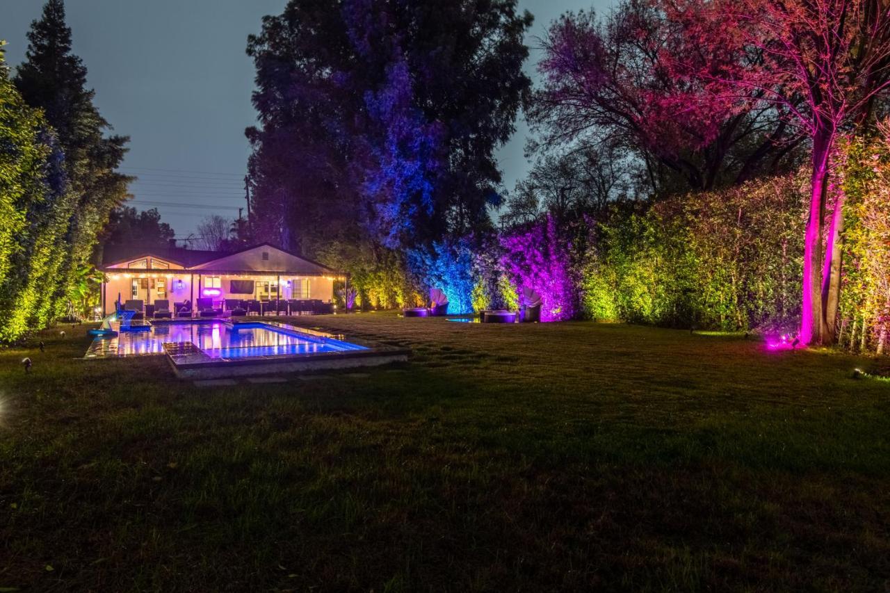 Woodland Hills Paradise Style