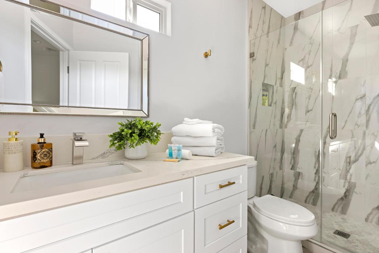 Adorable 3 Bedroom With Jacuzzi & Guest house