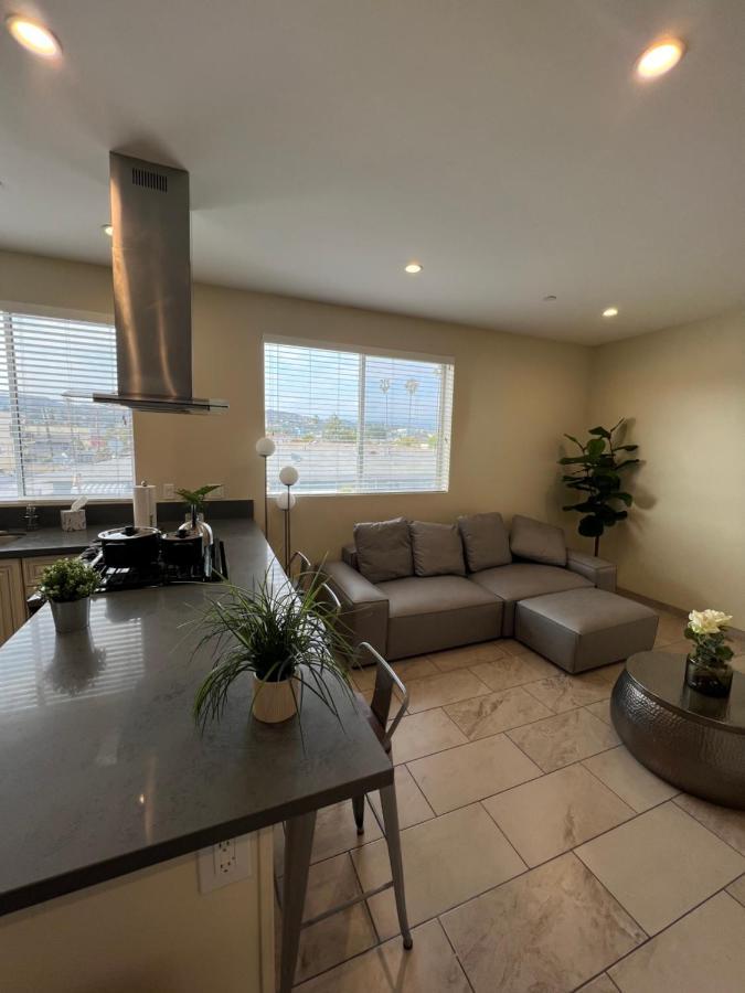 Hollywood 3 Bedroom Penthouse *