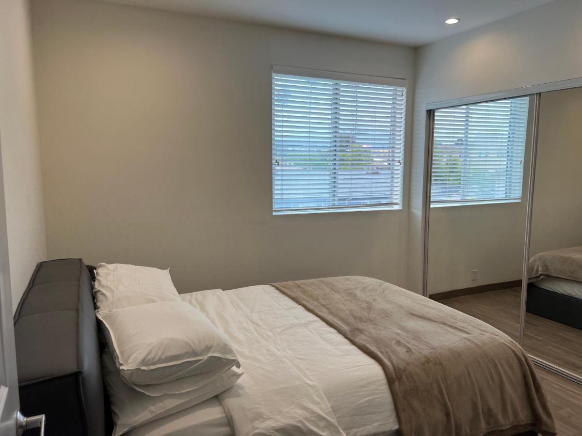 Hollywood 3 Bedroom Penthouse *
