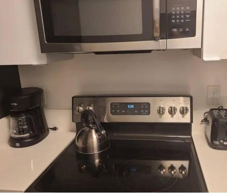 Apartment 2bedroom Downtown Pool And Gym Onsite.