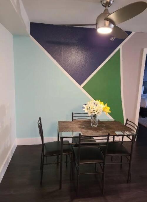 2bedroom Downtown Pool And Gym Onsite. *