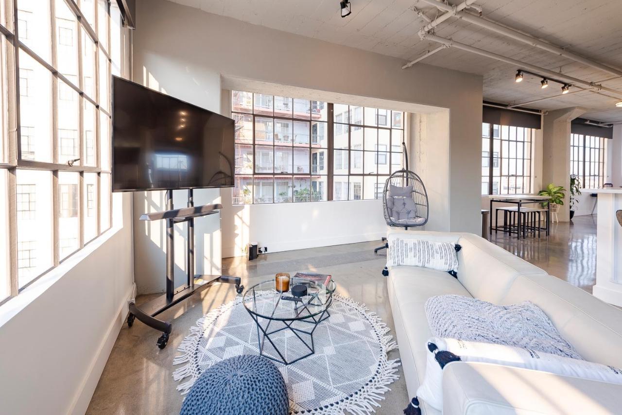 Gorgeous Dtla Artist Loft With Parking And Views *