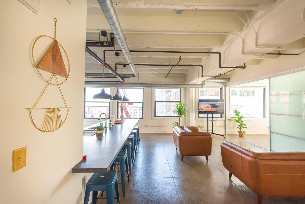 Stunning Downtown La 2 Bedroom/ 2 Bathroom Loft With Private Balcony. Apartment *