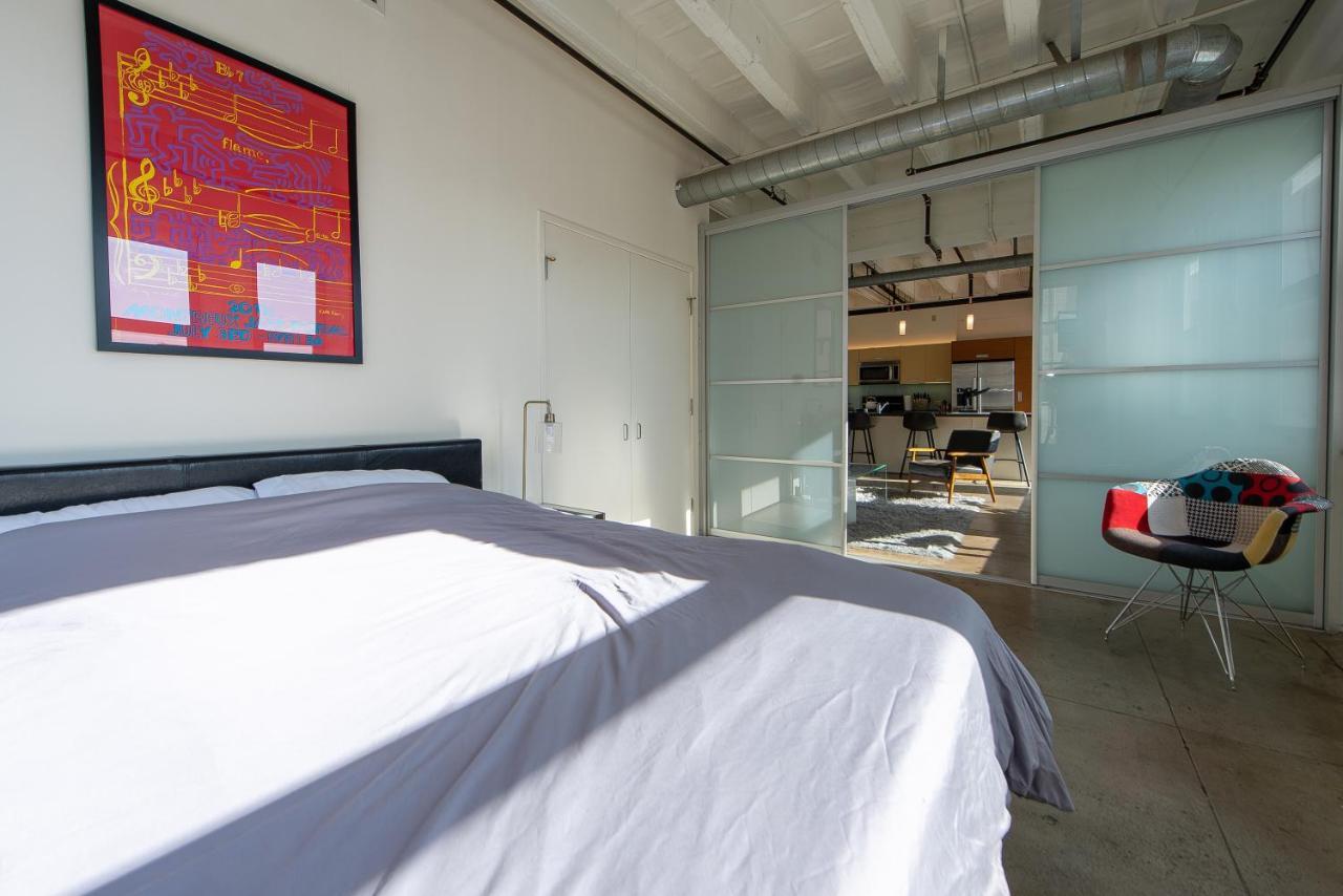 Apartment Stunning Downtown La 2 Bedroom/ 2 Bathroom Loft With Private Balcony. *