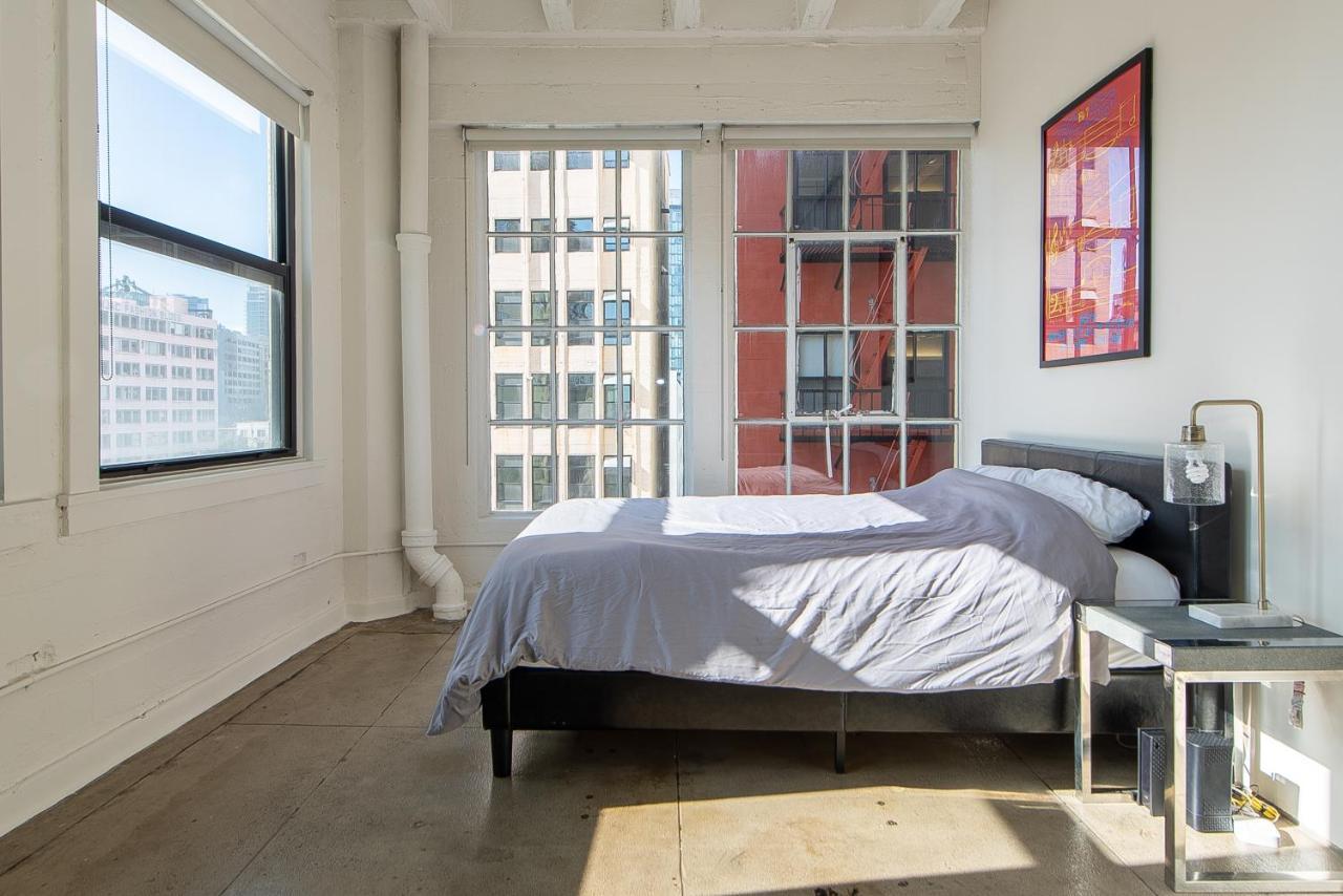 Stunning Downtown La 2 Bedroom/ 2 Bathroom Loft With Private Balcony. Apartment *