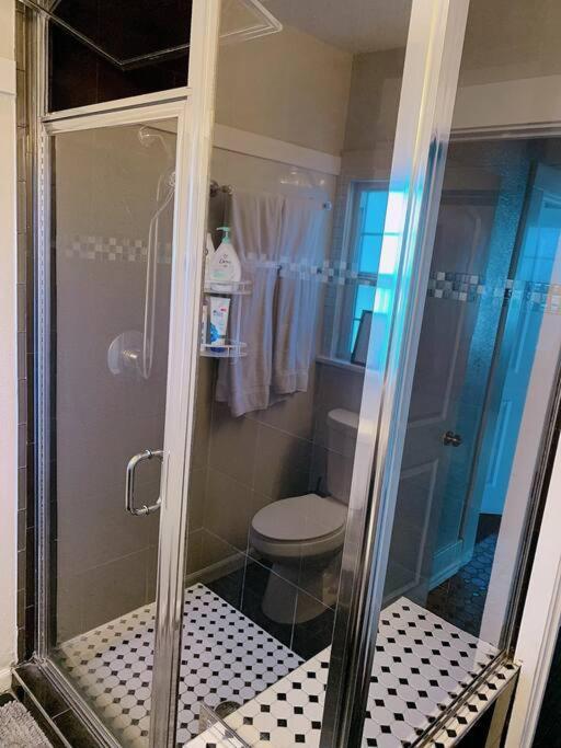 Hollywood House With Parking - Walk To Attractions *