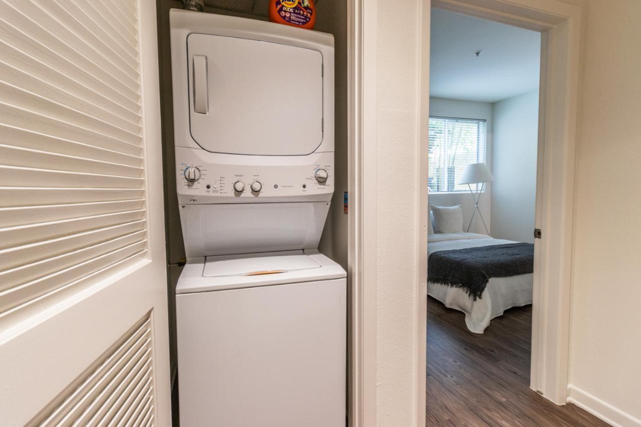 Apartment Spacious 2br Near Santa Monica Beach, Walk Everywhere! *