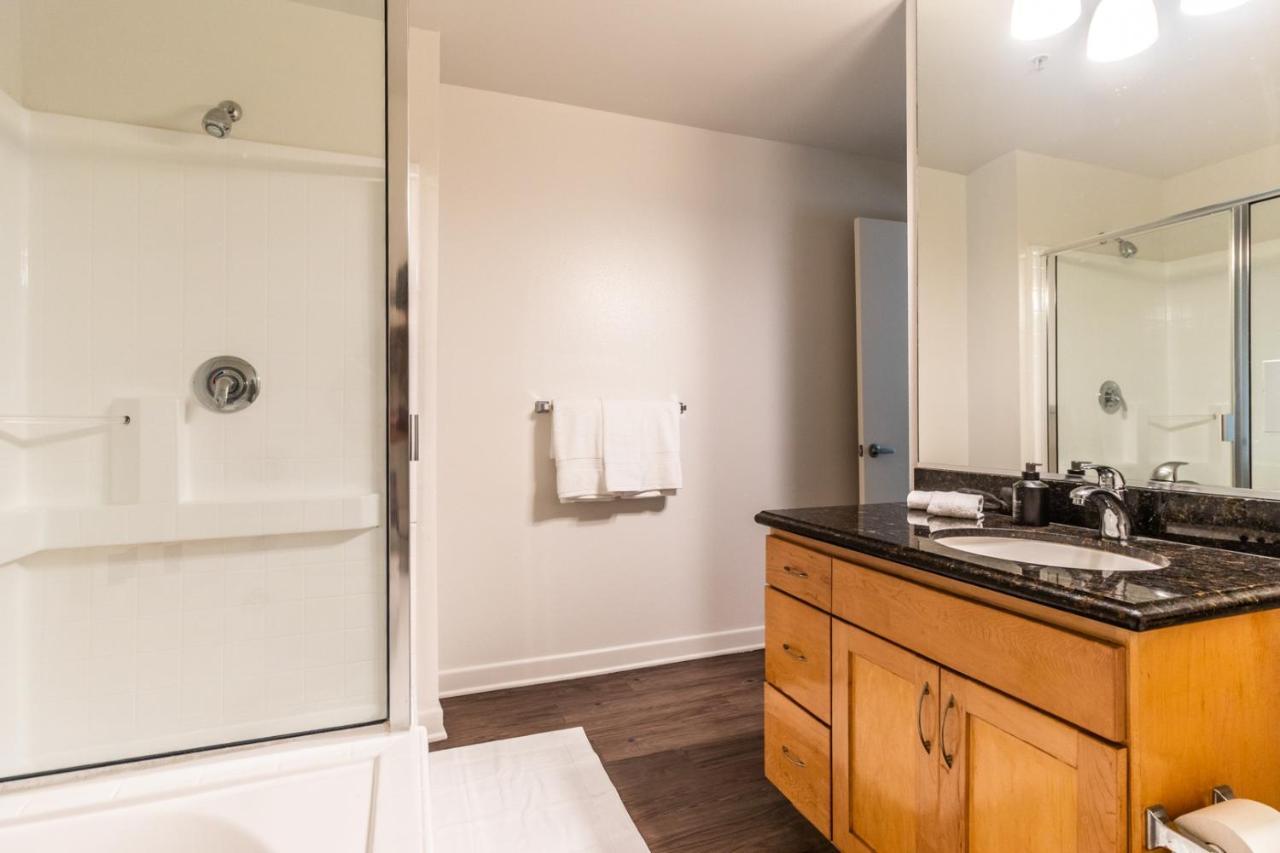 Spacious 2br Near Santa Monica Beach, Walk Everywhere! Apartment Los Angeles