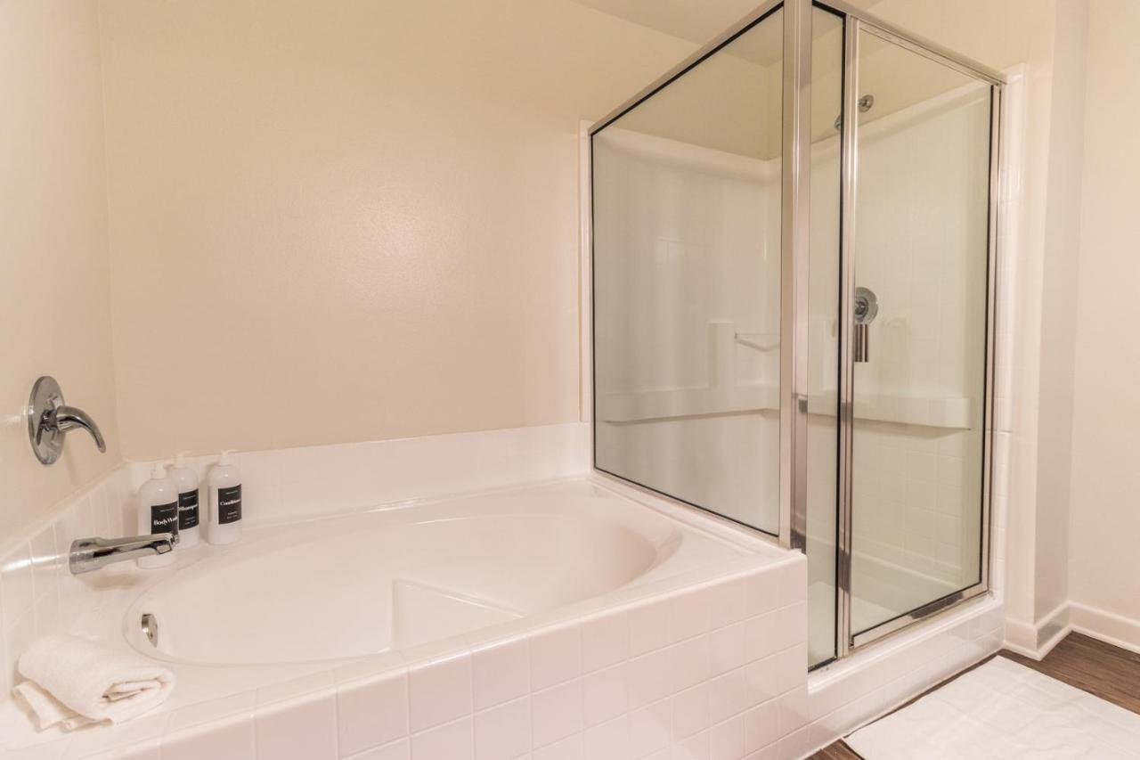Spacious 2br Near Santa Monica Beach, Walk Everywhere! Los Angeles