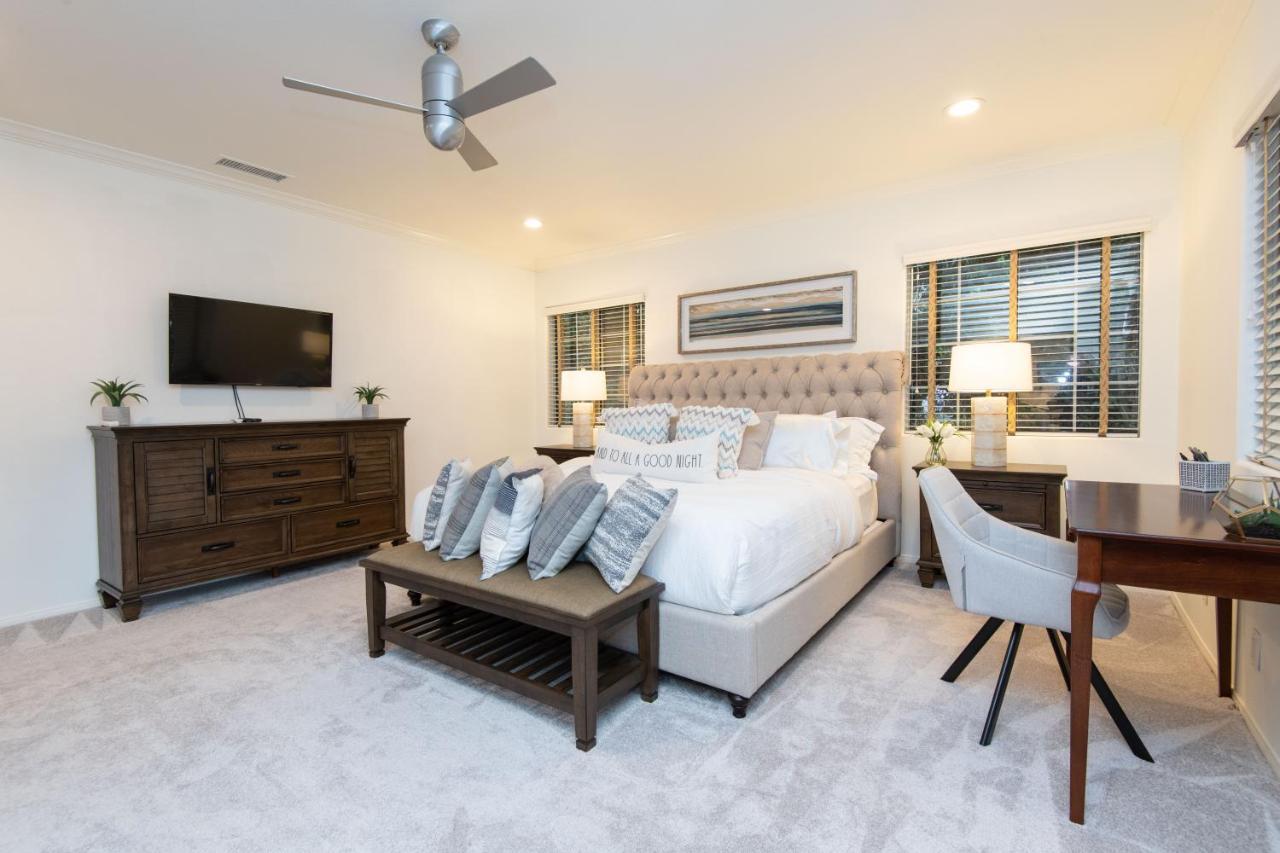 Woodland Hills Paradise Style Los Angeles