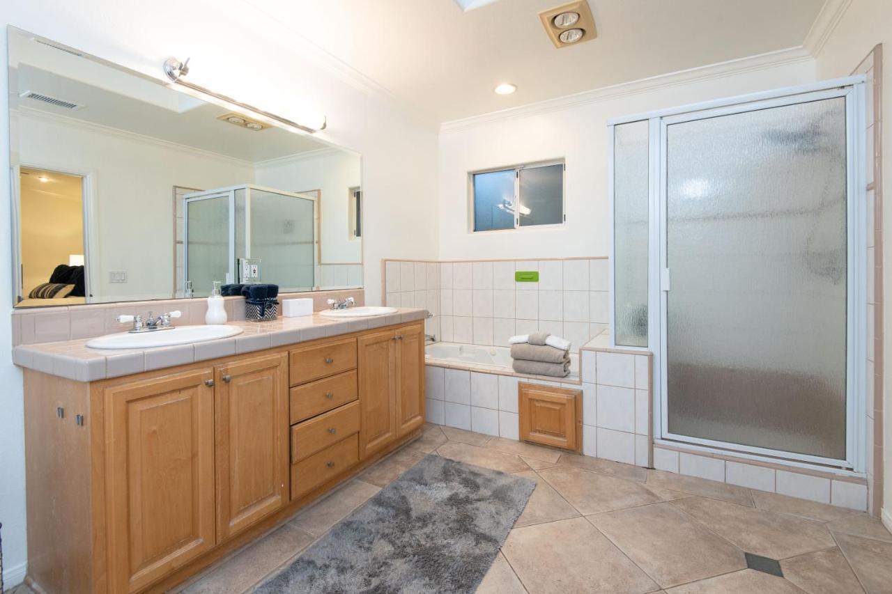 Woodland Hills Paradise Style Los Angeles