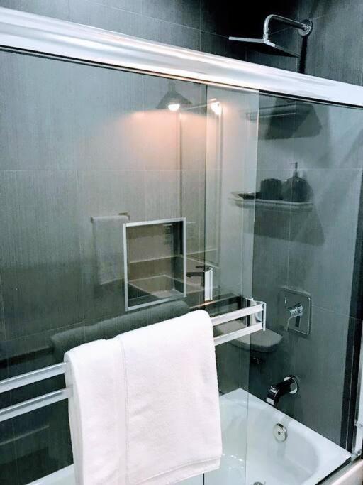 Spacious 4br Townhouse In Mid City - Wh-c2