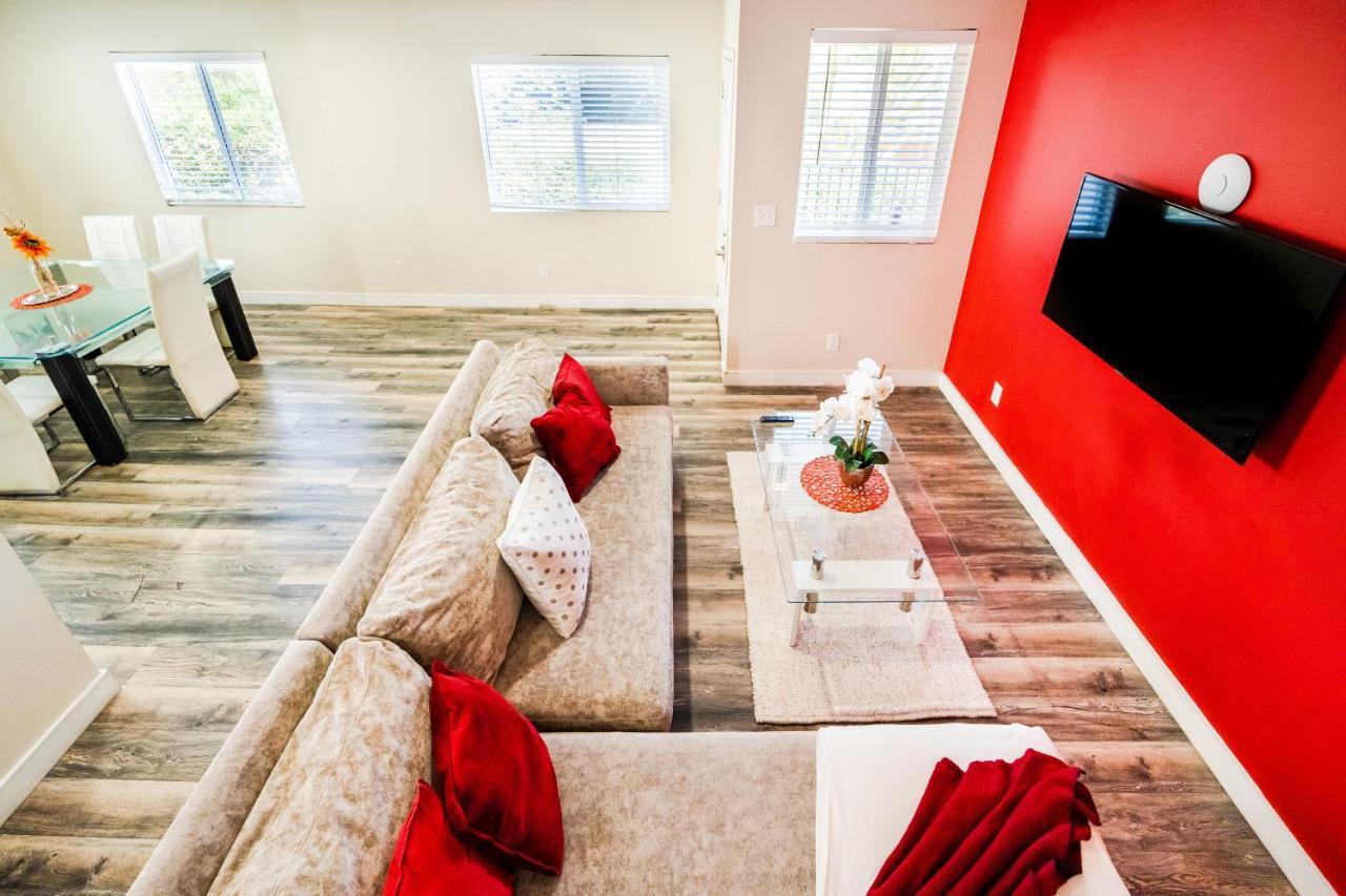 Large Sleeps 10 Near Downtown Angeles