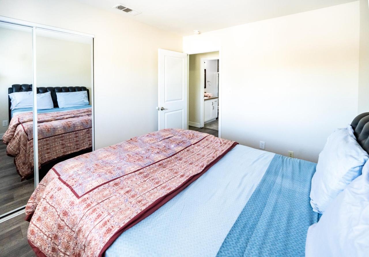 Spacious 5 Bedroom 3 Bath Modern By Downtown La With Parking Apartment