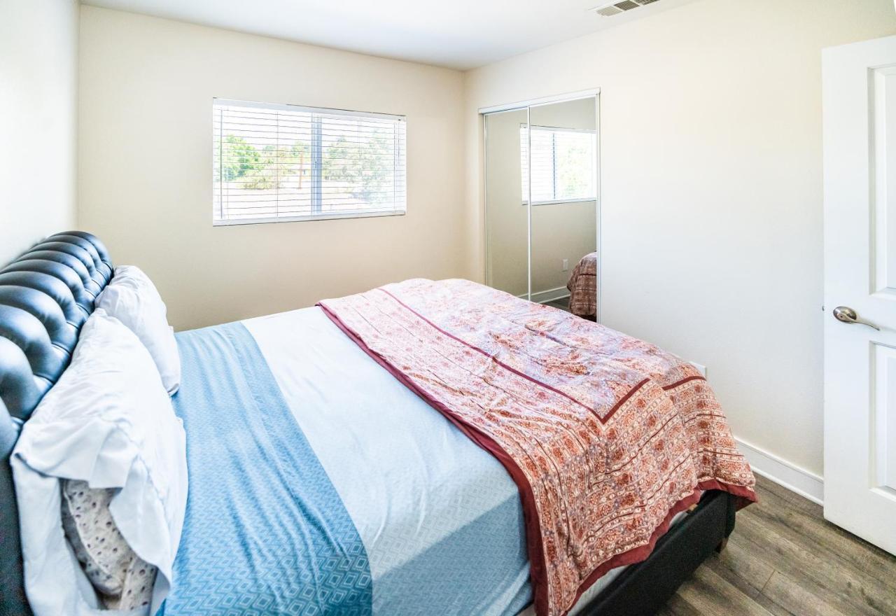 Spacious 5 Bedroom 3 Bath Modern By Downtown La With Parking