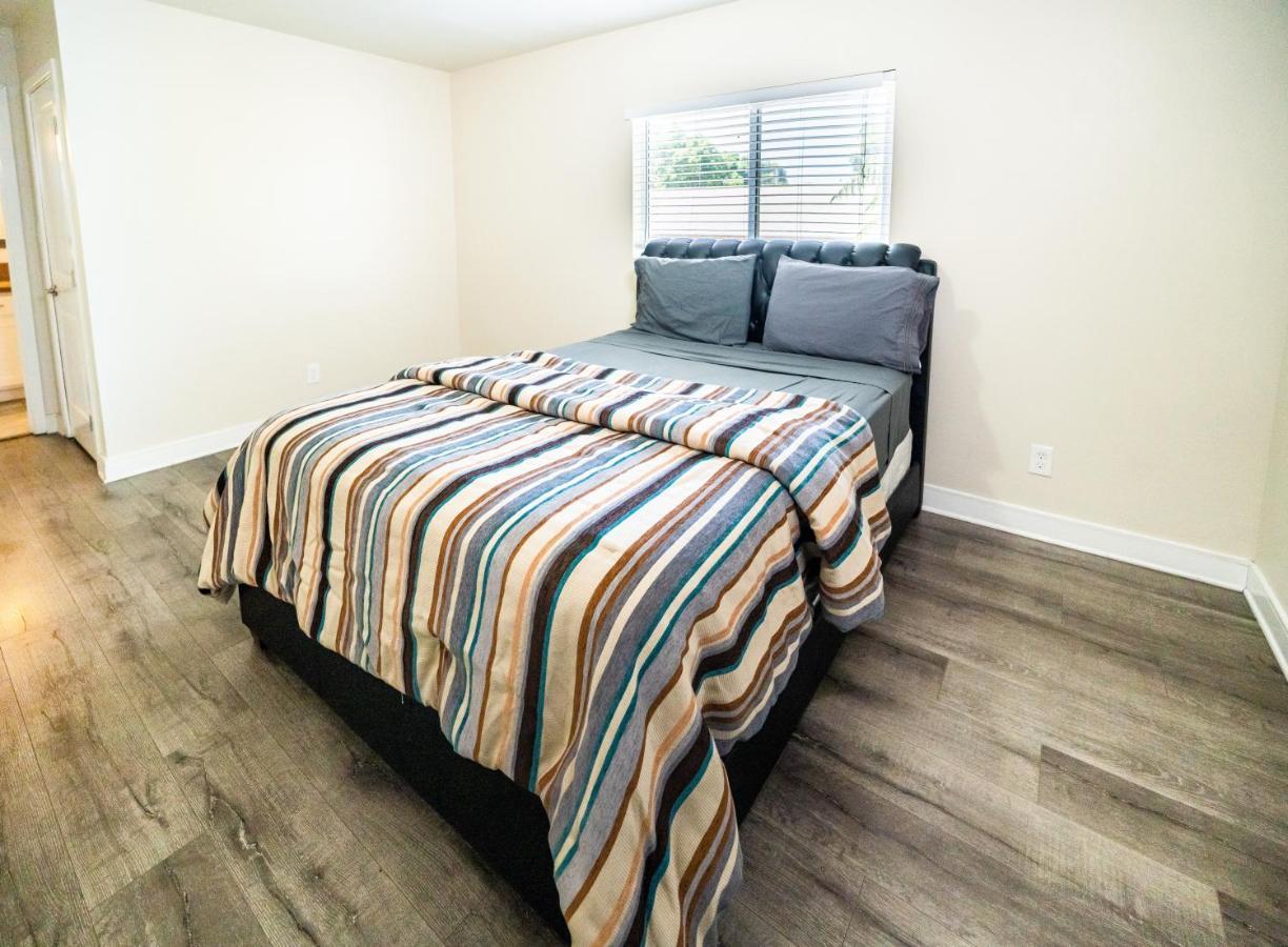 Spacious 5 Bedroom 3 Bath Modern By Downtown La With Parking * Los Angeles