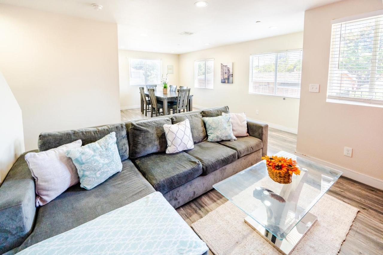 Spacious 5 Bedroom 3 Bath Modern By Downtown La With Parking