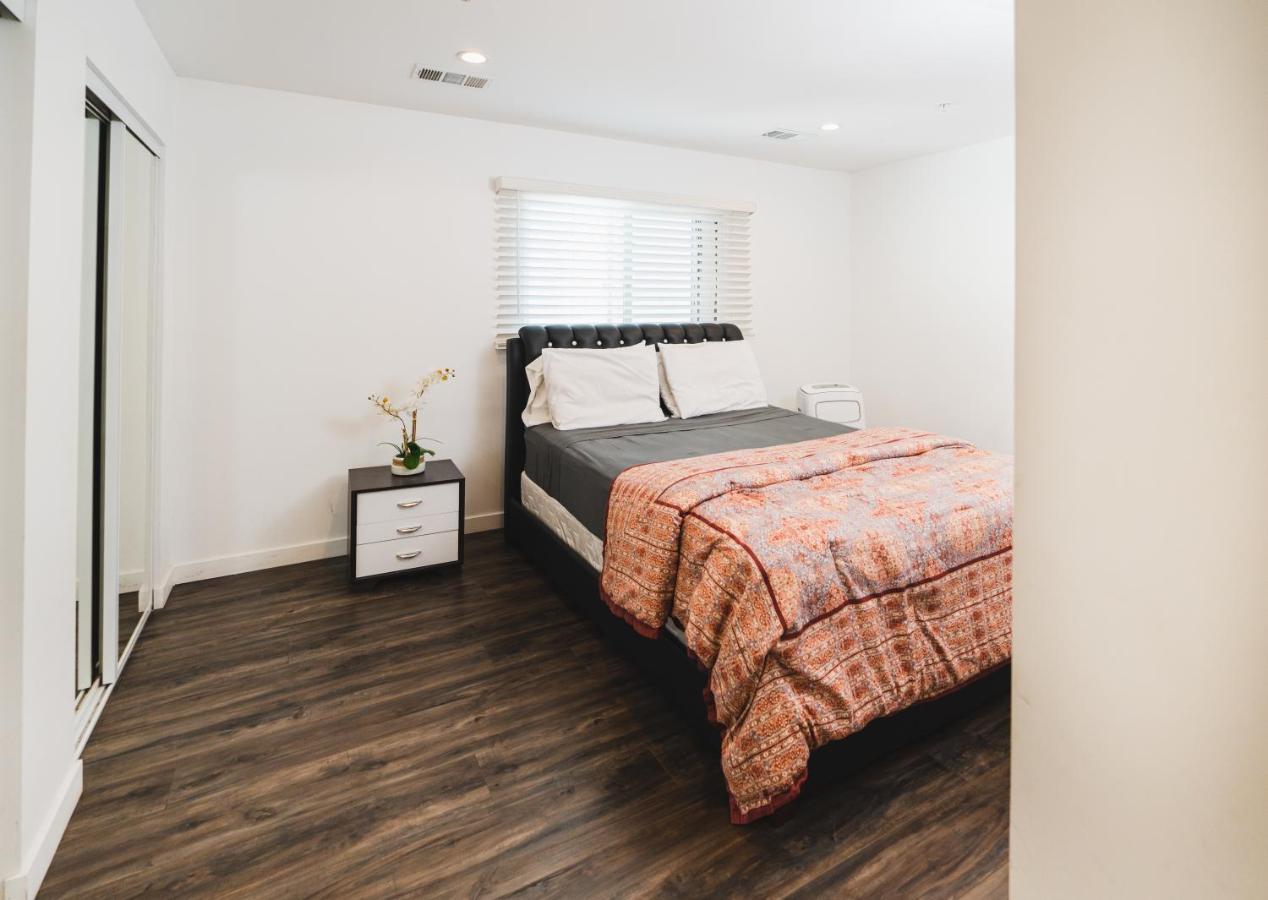 Apartment And Close To Downtown 1 Bedroom Sleeps 4 *