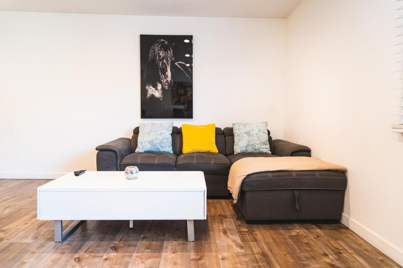 Cozy Koreatown 1 Bedroom Modern Furnished Free Parking Apartment *