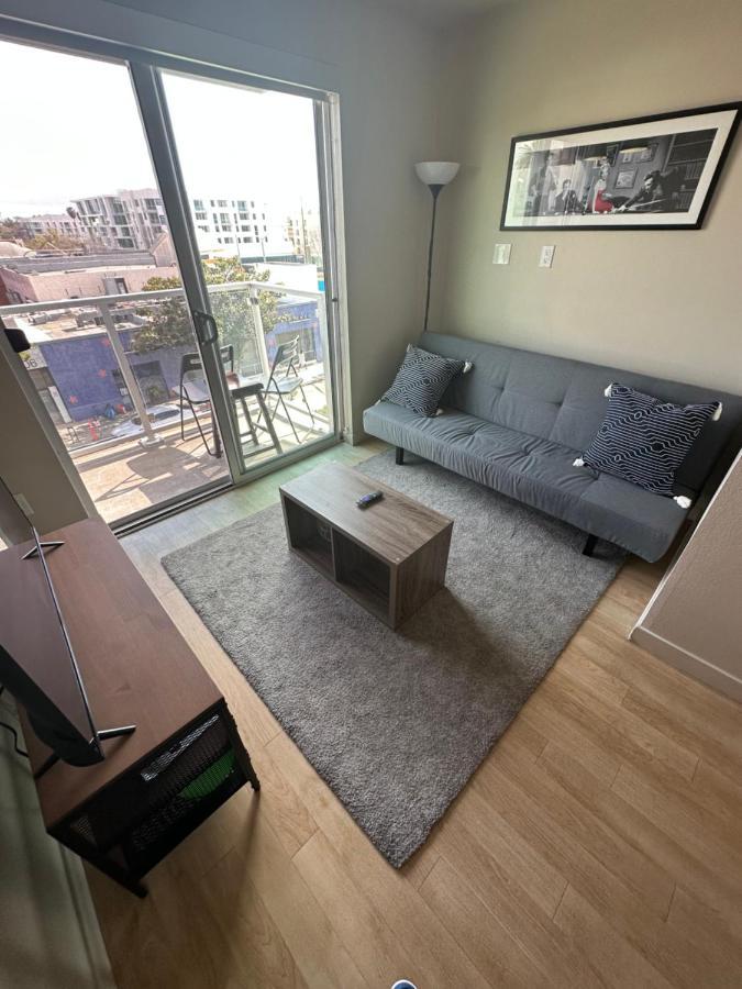 Cozy 1 Bedroom At Santa Monica Apartment