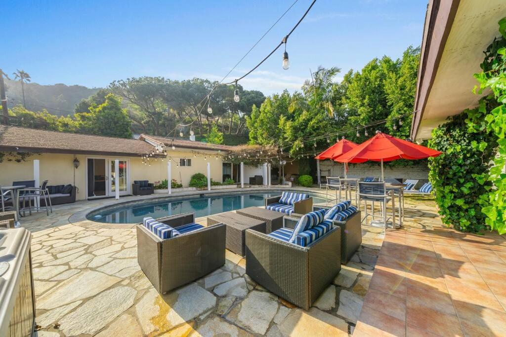 Beverly Hills With 2 And Swimming Pool *