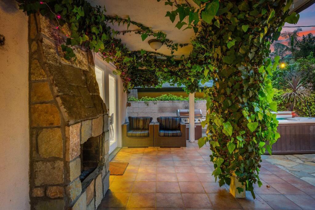 Beverly Hills With 2 And Swimming Pool * Los Angeles