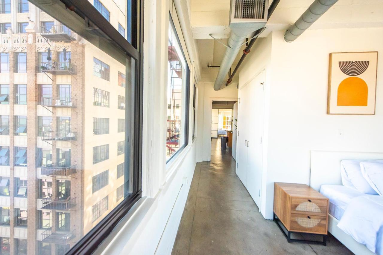 Apartment Stunning Downtown La 2 Bedroom/ 2 Bathroom Loft With Private Balcony.